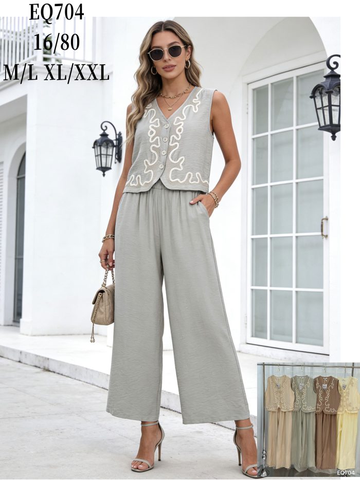 Conjunto bordado: chaleco con pasamanería y pantalón