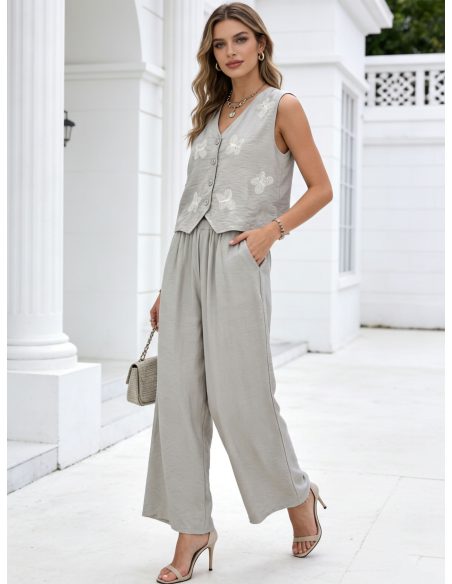 Conjunto bordados con mariposa: chaleco y pantalón