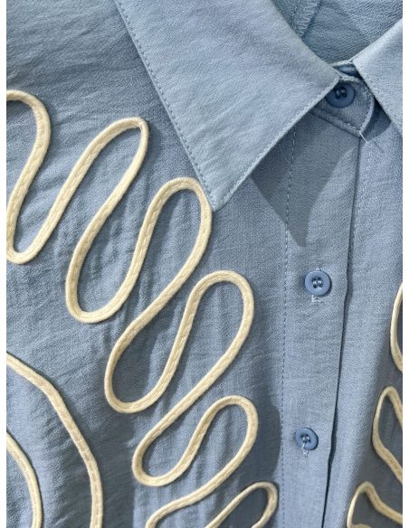 Camisa con bordado ondulado