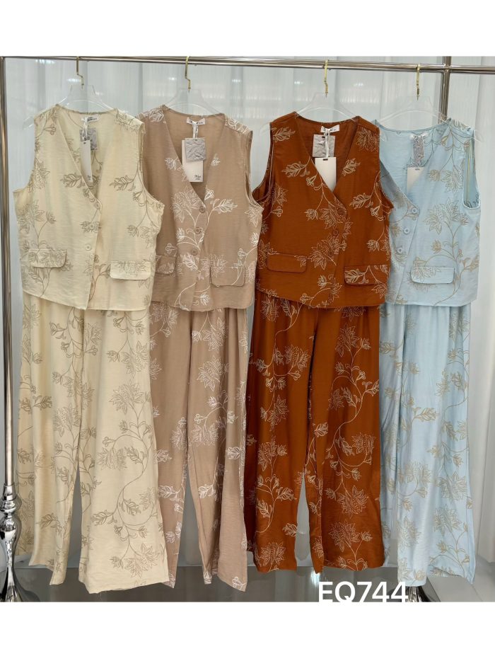 Conjunto estampado floral: chaleco y pantalón