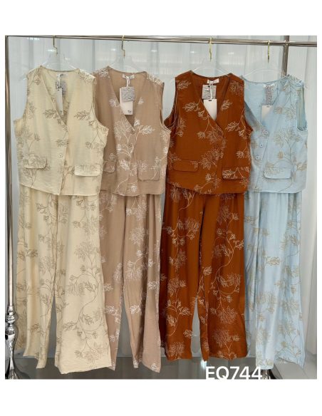 Conjunto estampado floral: chaleco y pantalón