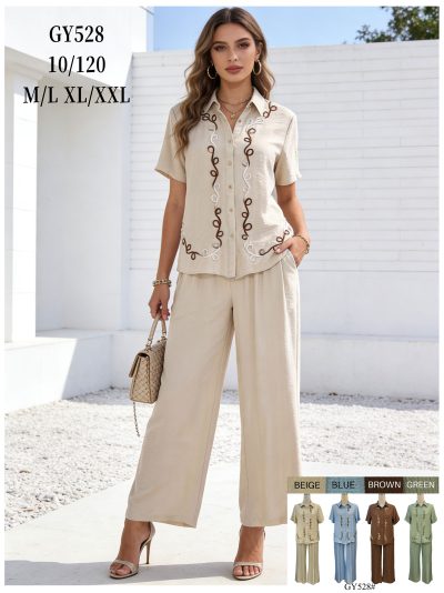 Besticktes Set: Hemd und Hose 2