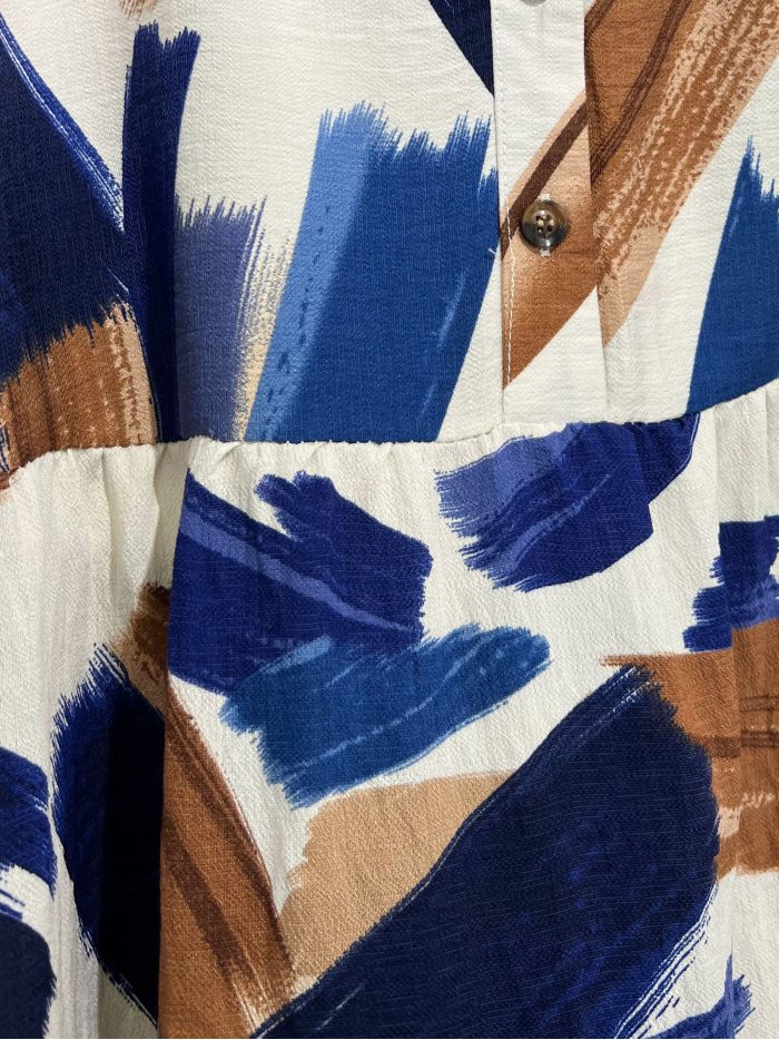 Abito midi stampato senza maniche con bottoni