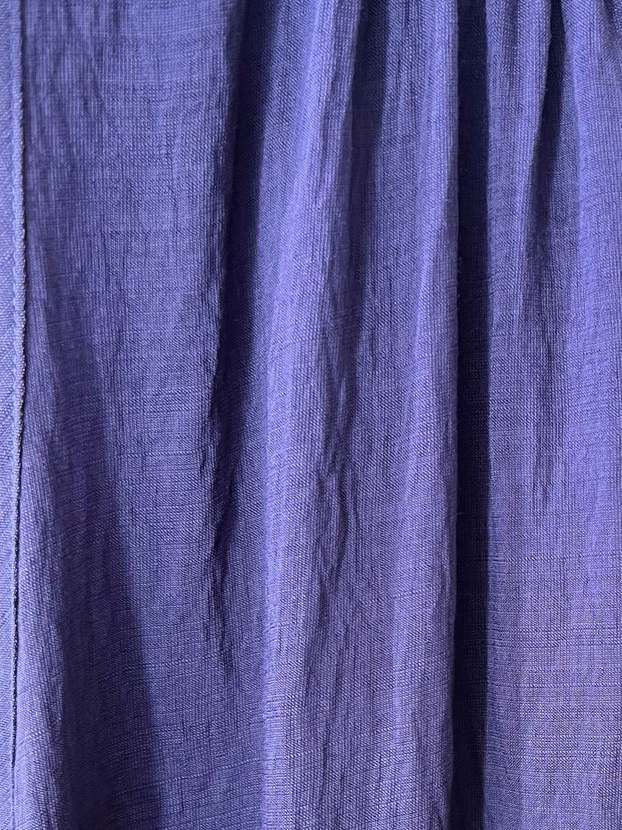 Vestido largo fluido sin mangas con cinturón