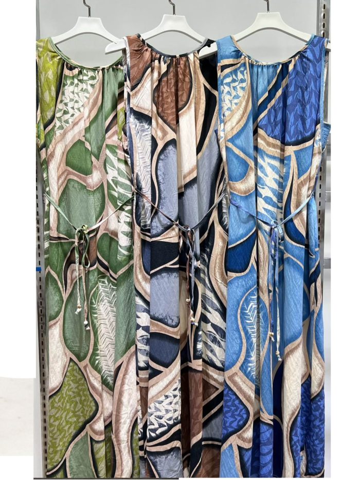 Vestido midi sin mangas estampado con cinturón