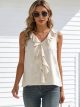 Ärmellose Bluse mit Kaskadenrüsche