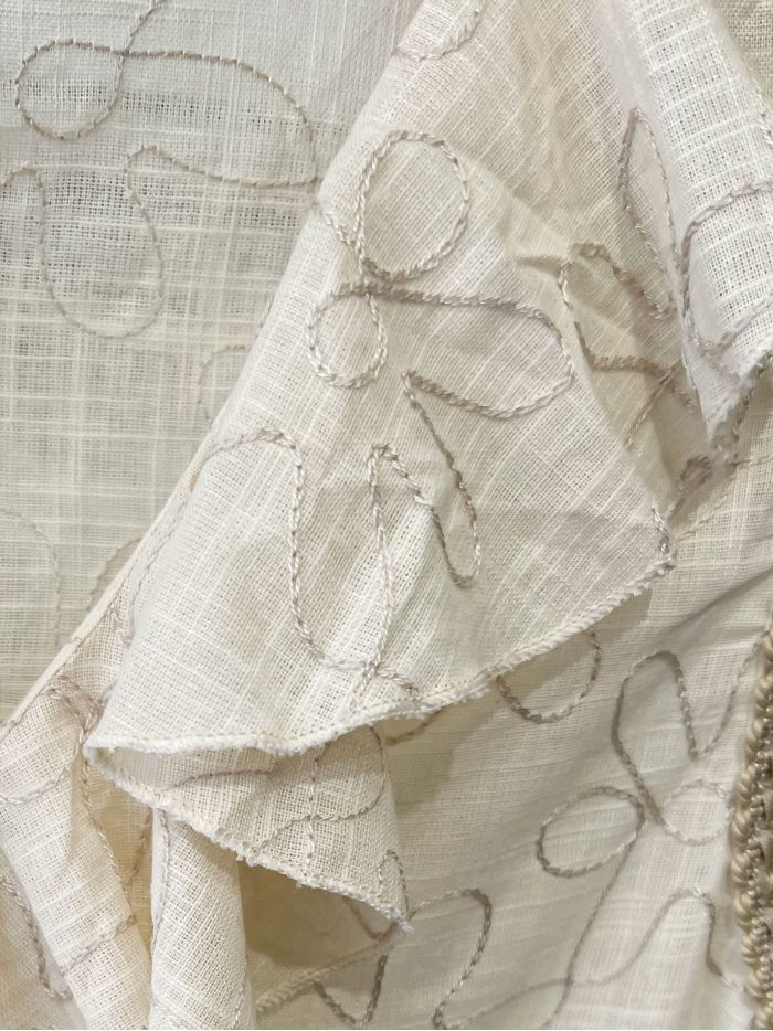 Ärmellose Bluse mit Kaskadenrüsche