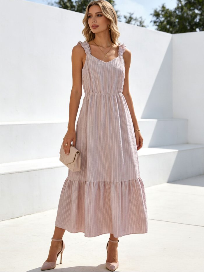 Abito lungo a righe con spalline arricciate