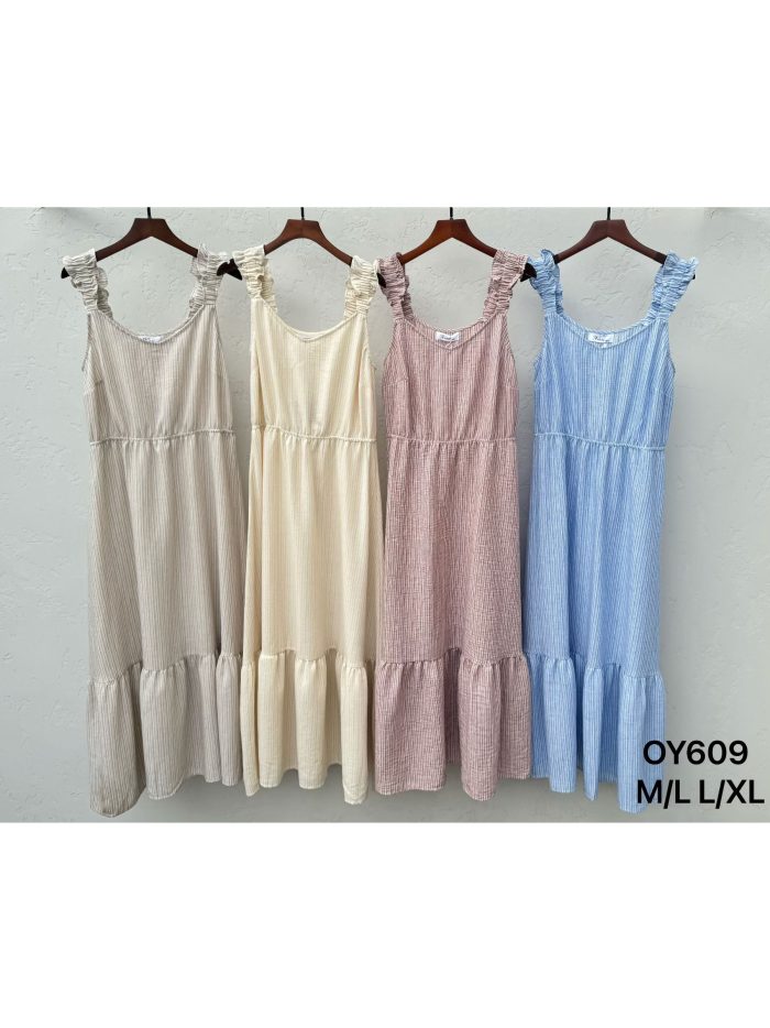 Abito lungo a righe con spalline arricciate