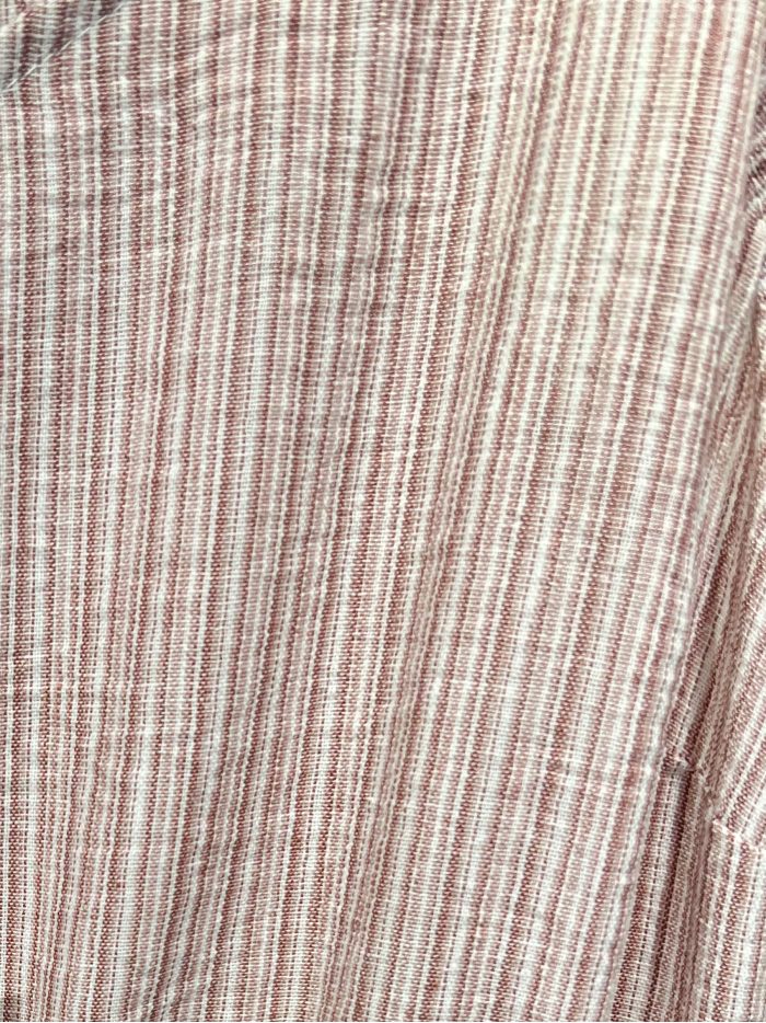 Abito lungo a righe con spalline arricciate