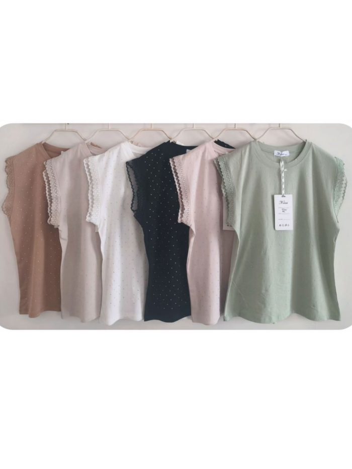 T-Shirt mit Spitzenärmeln und Strasssteinen