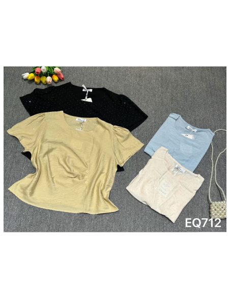 Blusa strass con frunce lateral y botones decorativos