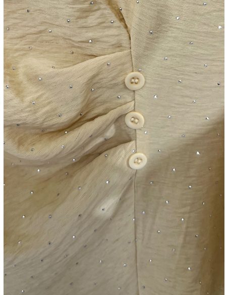 Blusa strass con frunce lateral y botones decorativos