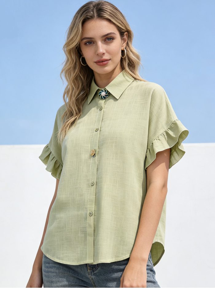 Bluse in Leinenoptik mit Rüschenärmeln und Schmuckbrosche