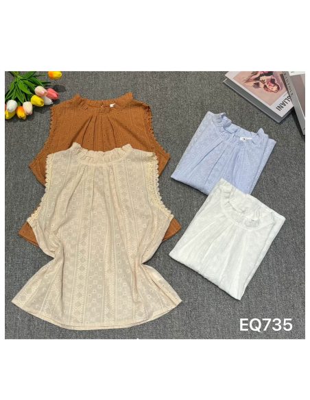 Camicetta ricamata con scollo traforato e arricciato