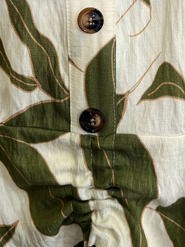 Conjunto de estampada hojas: top fruncido + falda midi 