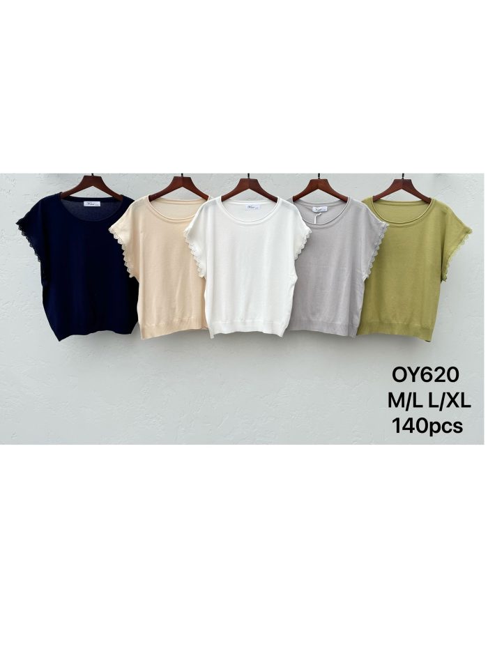 Suéter de malha fina com mangas de renda.