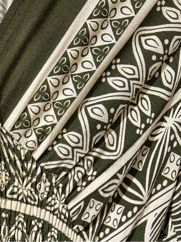 Vestido largo estampado de hojas con cintura fruncida