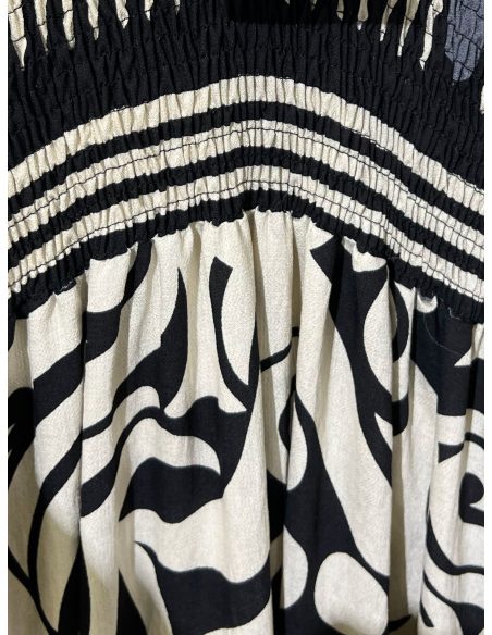 Vestido largo estampado abstracto con escote pico y cintura fruncida