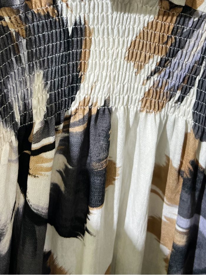 Abito lungo con stampa acquerello e vita arricciata