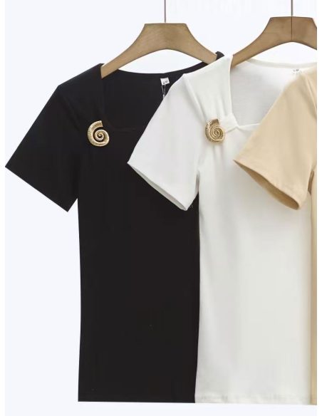 Asymmetrisches T-Shirt mit Verschluss