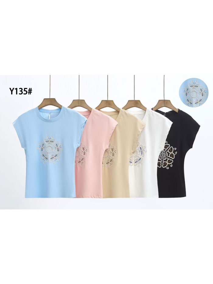 T-Shirt mit Blumenstickerei