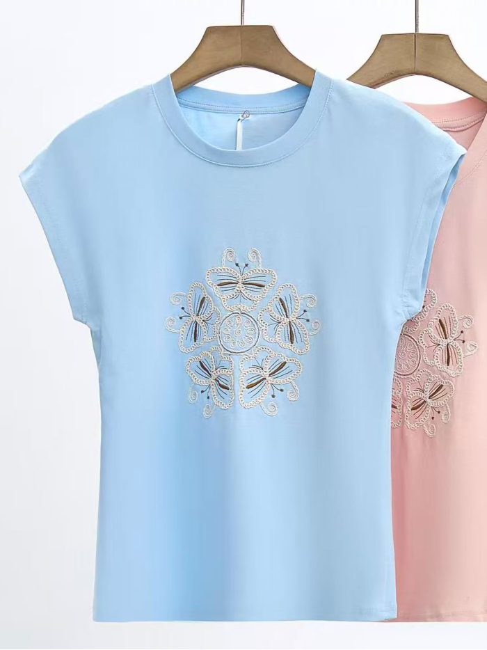 T-Shirt mit Blumenstickerei