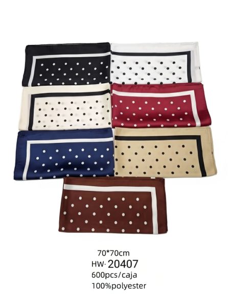 Pañuelo efecto seda cuadrado de lunares
