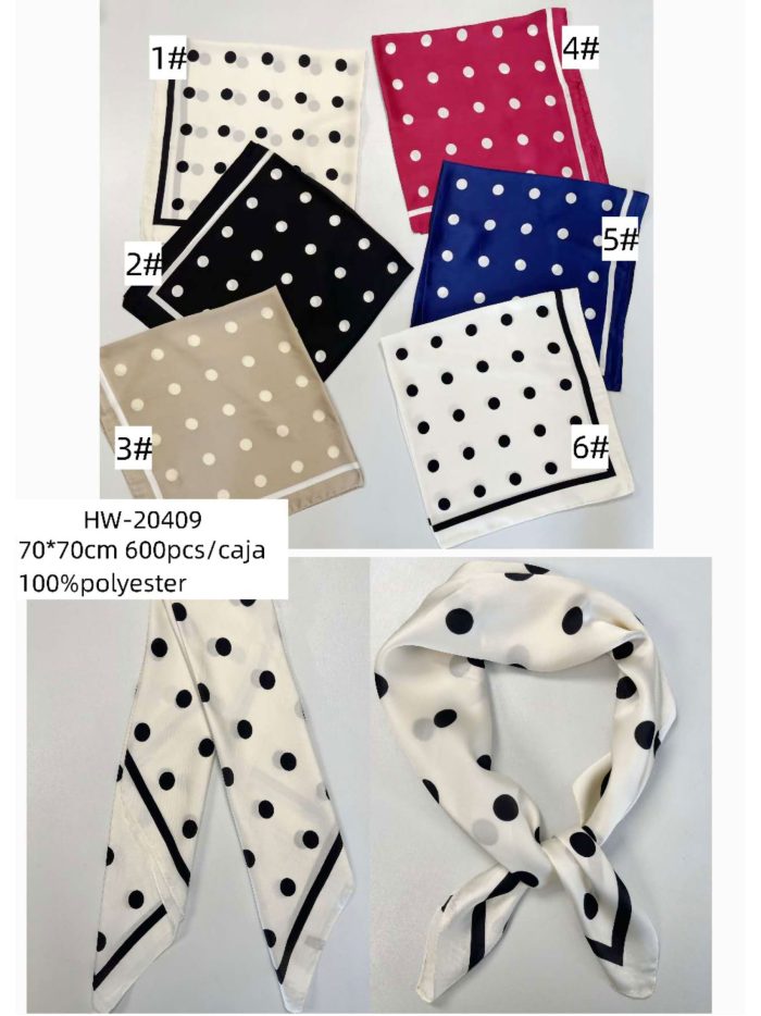 Pañuelo efecto seda cuadrado de lunares clásicos