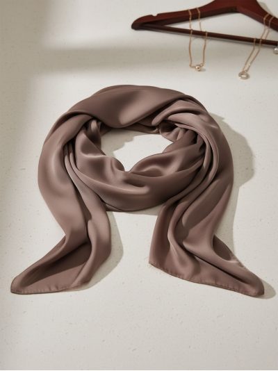 Pañuelo efecto seda cuadrado liso