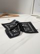 lenço bandana quadrado com estampa e efeito seda