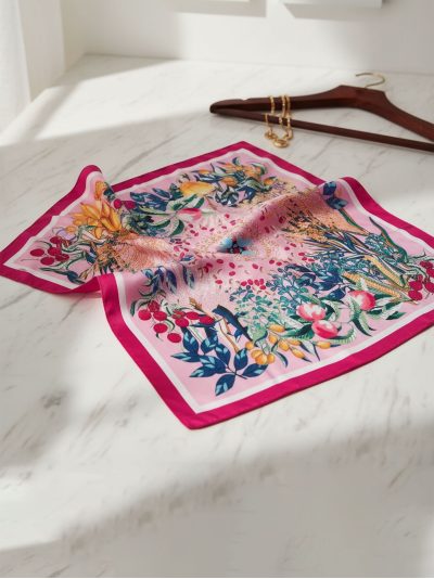 Pañuelo efecto seda cuadrado estampado botánico multicolor