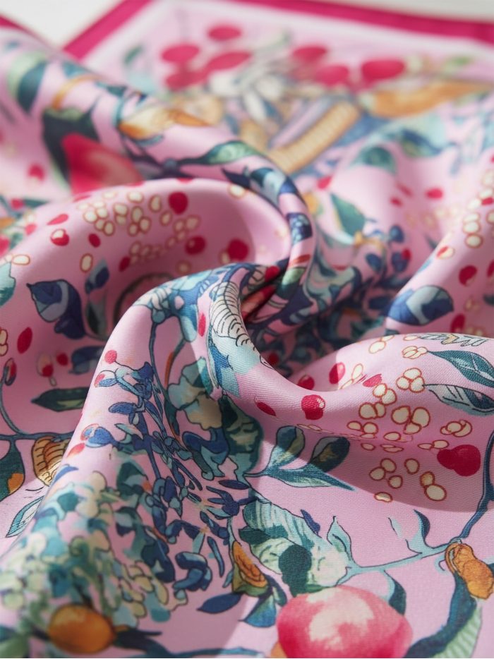 Pañuelo efecto seda cuadrado estampado botánico multicolor