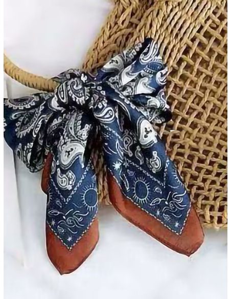 sciarpa quadrata in stile bandana effetto seta paisley