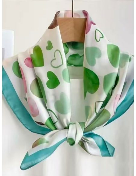 Pañuelo efecto seda cuadrado de corazones acuarela