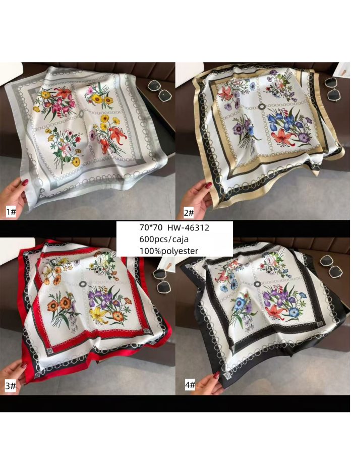 Pañuelo efecto seda cuadrado floral con marco de cadenas