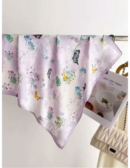 Pañuelo efecto seda cuadrado estampado mariposas