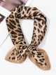 Pañuelo efecto seda cuadrado estampado leopardo