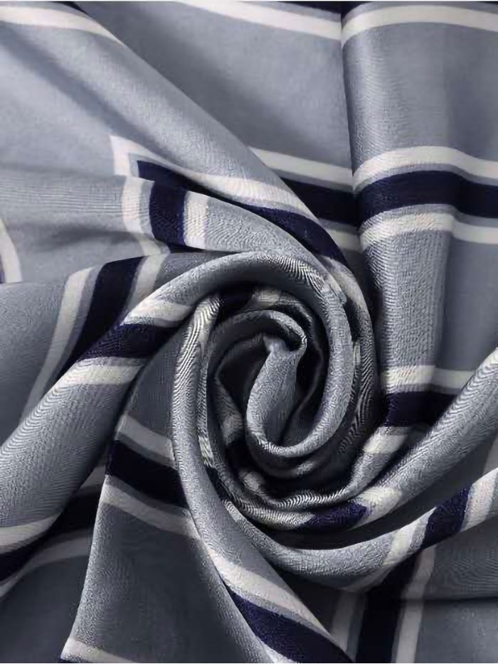 Lenço quadrado listrado com efeito de seda