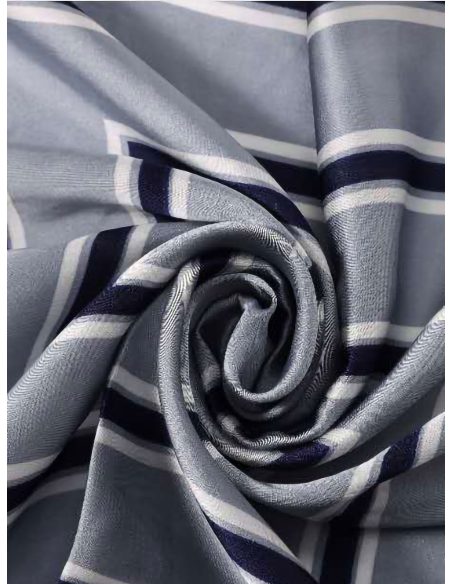 Lenço quadrado listrado com efeito de seda