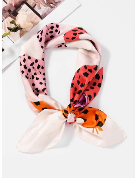 Lenço quadrado com efeito seda e estampa animal multicolorida