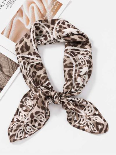 Pañuelo efecto seda cuadrado paisley con animal print
