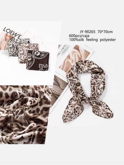 Pañuelo efecto seda cuadrado paisley con animal print 2