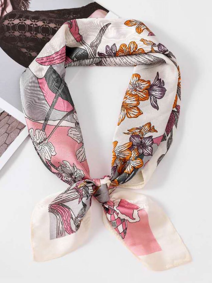 Pañuelo efecto seda cuadrado floral campestre