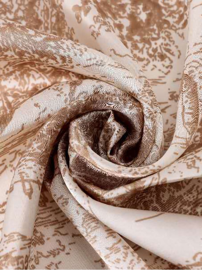 Pañuelo efecto seda cuadrado estampado abstracto