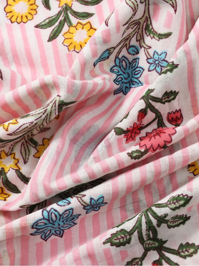 Sciarpa in cotone a righe con fiori