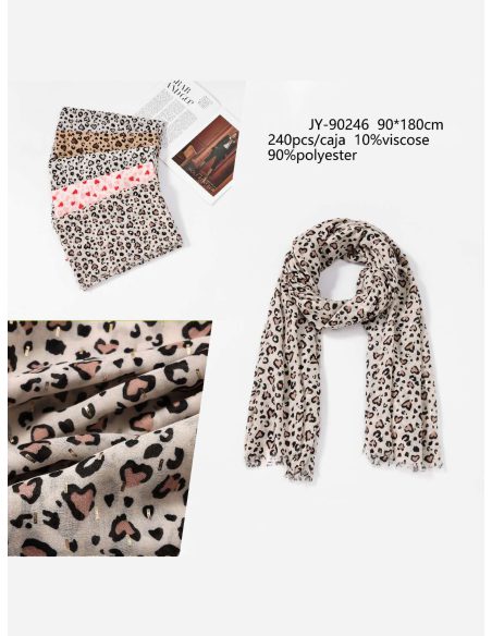 Lenço com estampa animal e detalhes dourados.