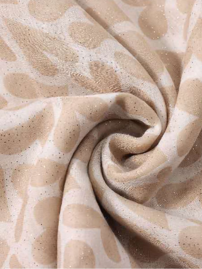 Fular con corazones dorados