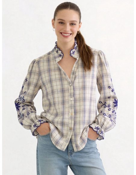 Blusa de cuadros con bordado floral