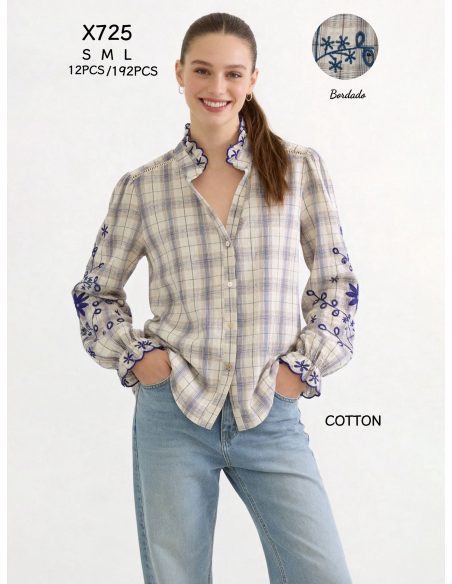 Blusa de cuadros con bordado floral